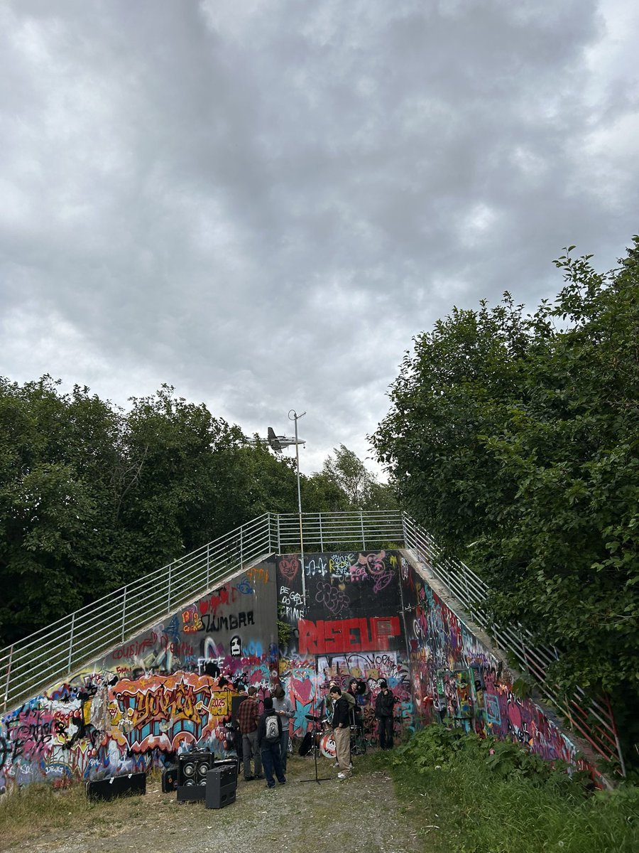 Genny show last night: no cops called, dusty moshpit, lost purse, half assed Scott pilgrim vs my gpa cover. Wonderful time