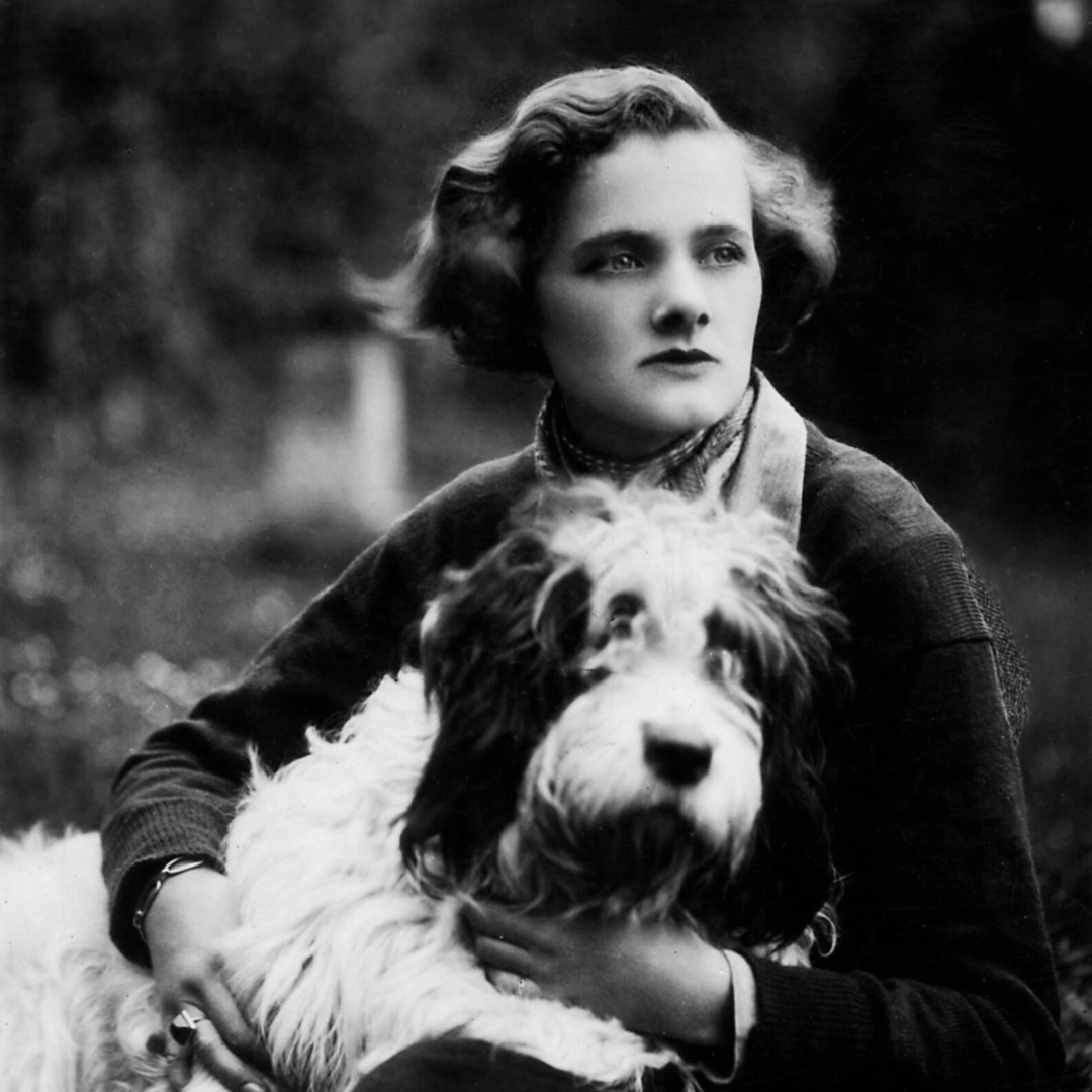 philosophors's tweet image. “But luxury has never appealed to me, I like simple things, books, being alone, or with somebody who understands.”
— Daphne du Maurier