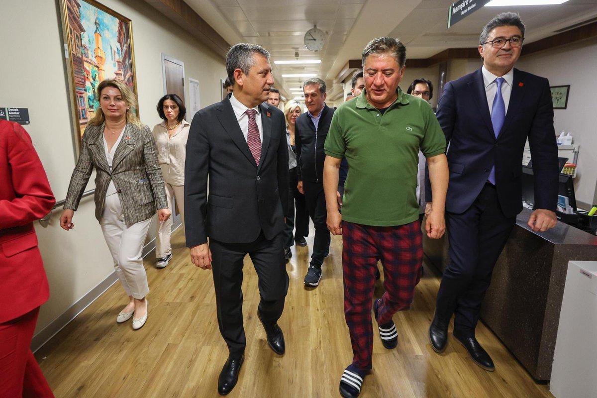 Genel Başkanımız Özgür Özel, Grup Başkanvekilimiz Murat Emir’i tedavi gördüğü hastanede ziyaret etti.