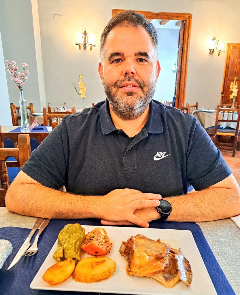 jhonny_81's tweet photo. De vuelta por Morella 👩‍❤️‍💋‍👨👣⛰️😋 https://t.co/fWYuhYXTDa