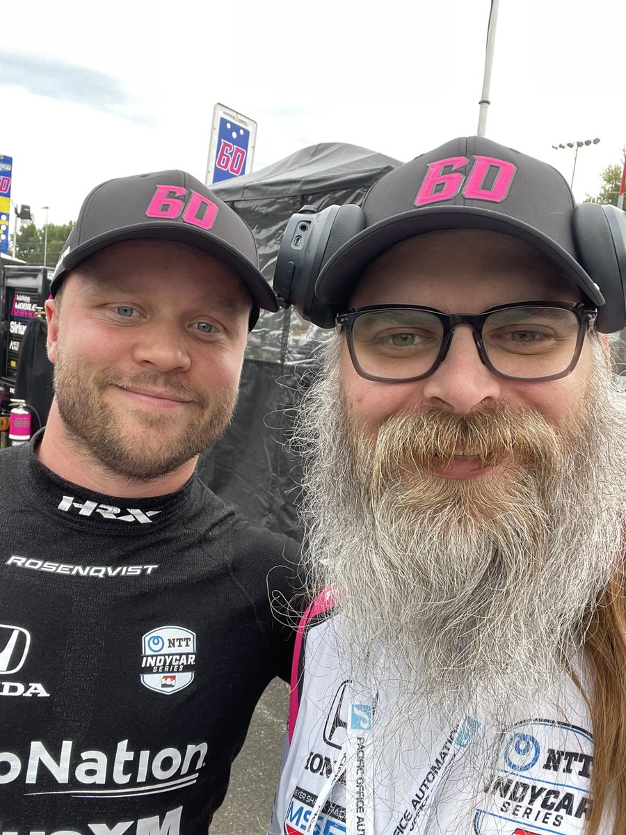 CantoDota's tweet image. Posting the cute selfie of me and @FRosenqvist at Portland last year to put 3 more laps of fuel in his gas tank! #Indycar  #MidOhio #FuelSave