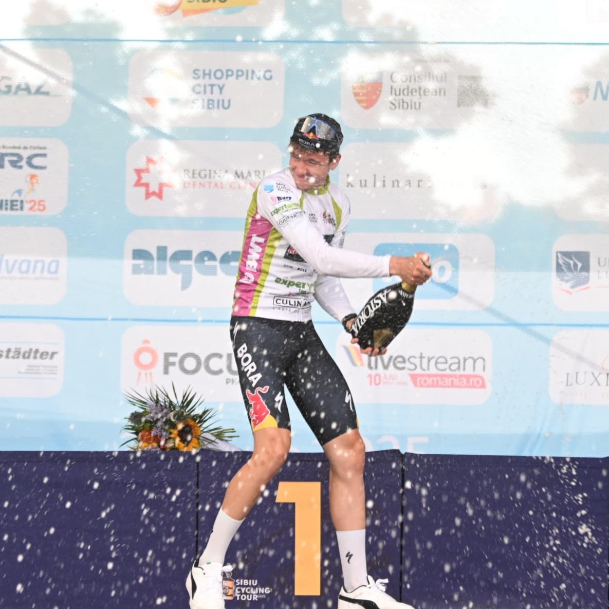 #SibiuTour Stage 4 Report: Riccitello and Thornley celebrate on Piața Mare - mailchi.mp/6471449bd7c3/2…

📸 Focus Photos Agency