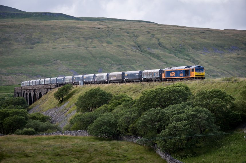 Good evening everyone. 60085 'Snowdon returns south at Ribblehead after running round at Blea Moor with the 16.43 Arcow Quarry - Hunslet working on 3/7/2025. Have a peaceful evening all 😉👍