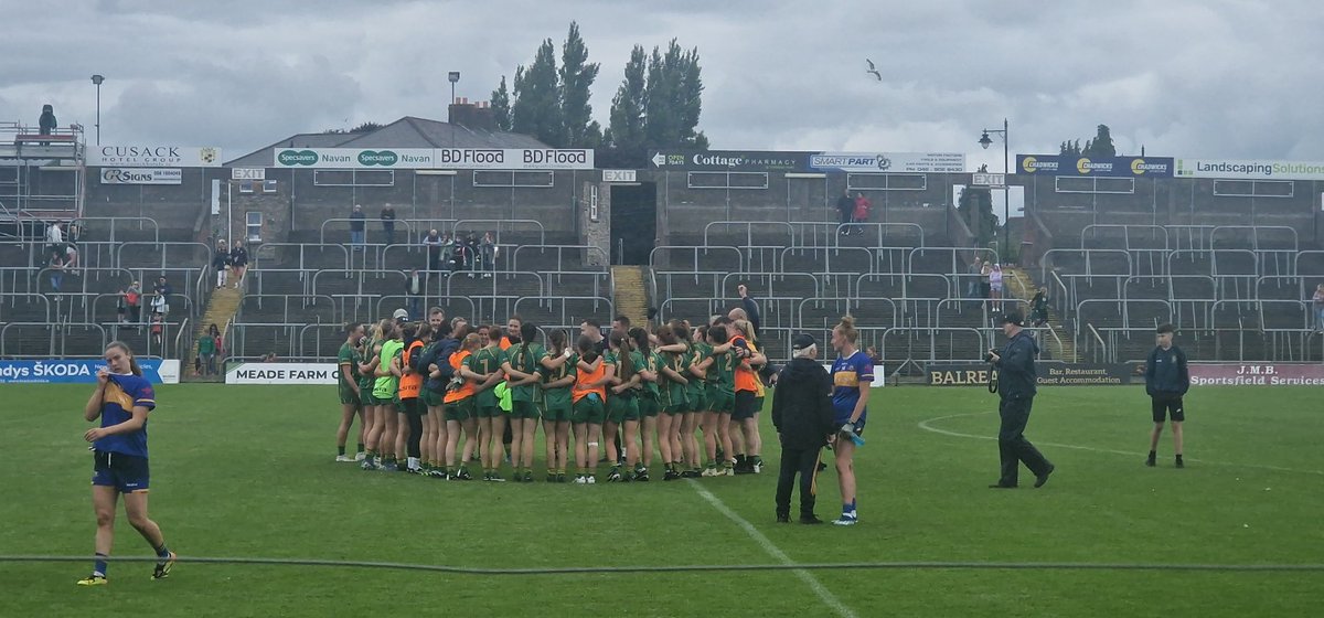 MrPaddyMeade's tweet image. FT: #Meath 2-17 (23) – #Tipperary 1-6 (9)
Great day in Navan cheering on the Meath Ladies! Brilliant to see queues at the gates &amp;amp; a packed stand.
Bring on #navanKerry in the All-Ireland semi-final! 💪🟢🟡
#anMhíAbú
@LeinsterLGFA @TippLadiesFB @wearemeath