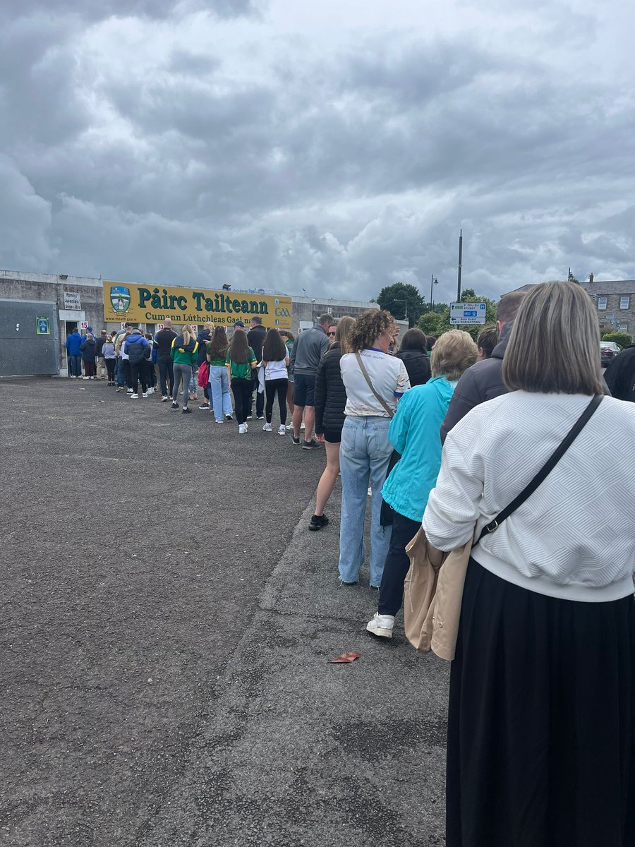 MrPaddyMeade's tweet image. FT: #Meath 2-17 (23) – #Tipperary 1-6 (9)
Great day in Navan cheering on the Meath Ladies! Brilliant to see queues at the gates &amp;amp; a packed stand.
Bring on #navanKerry in the All-Ireland semi-final! 💪🟢🟡
#anMhíAbú
@LeinsterLGFA @TippLadiesFB @wearemeath