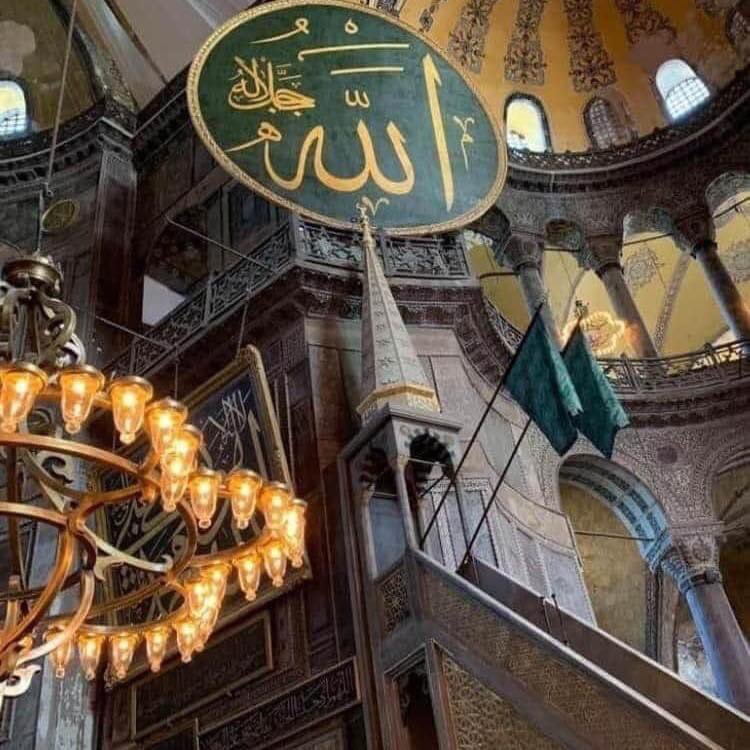 Endişeye mahal yok;
Allah için yola çıkanı, Allah yolda bırakmaz.