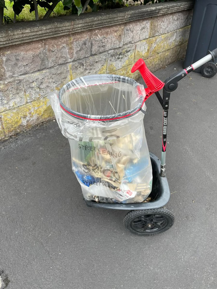 The fantastic Paws Against Litter trio was out again after lunch, combining their daily walkies with some dedicated litter picking. So much more than just exercise – they're making our community cleaner one piece of rubbish at a time. What a paw-some effort.#Wednesbury #sandwell