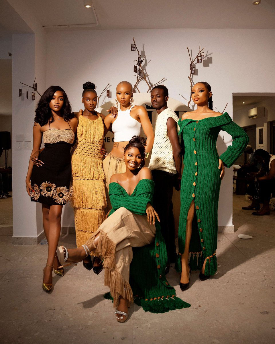 beautyetukura's tweet image. I want to giveaway some pieces from my baby’s brand. Tell me what you love about the collection and I may just send you one… Congratulations again @apet_modella ✨🥰❤️
Y’all I’m wearing my baby’s brand @apetng 🥰💃🏾
#ApetNg