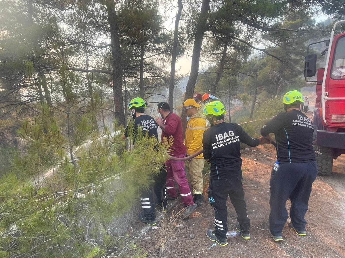 ibagsar's tweet photo. 📍Türkmendağı, Suriye

İBAG Arama Kurtarma ekiplerimiz Suriye’nin Türkmendağı bölgesinde çıkan orman yangınında söndürme, soğutma çalışmalarına destek olmaktadır. https://t.co/Ox112ISglT