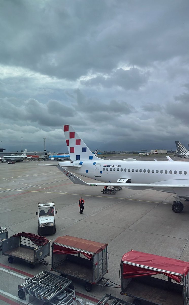 onlyandrealee's tweet image. Someone doesn’t want me to go😭