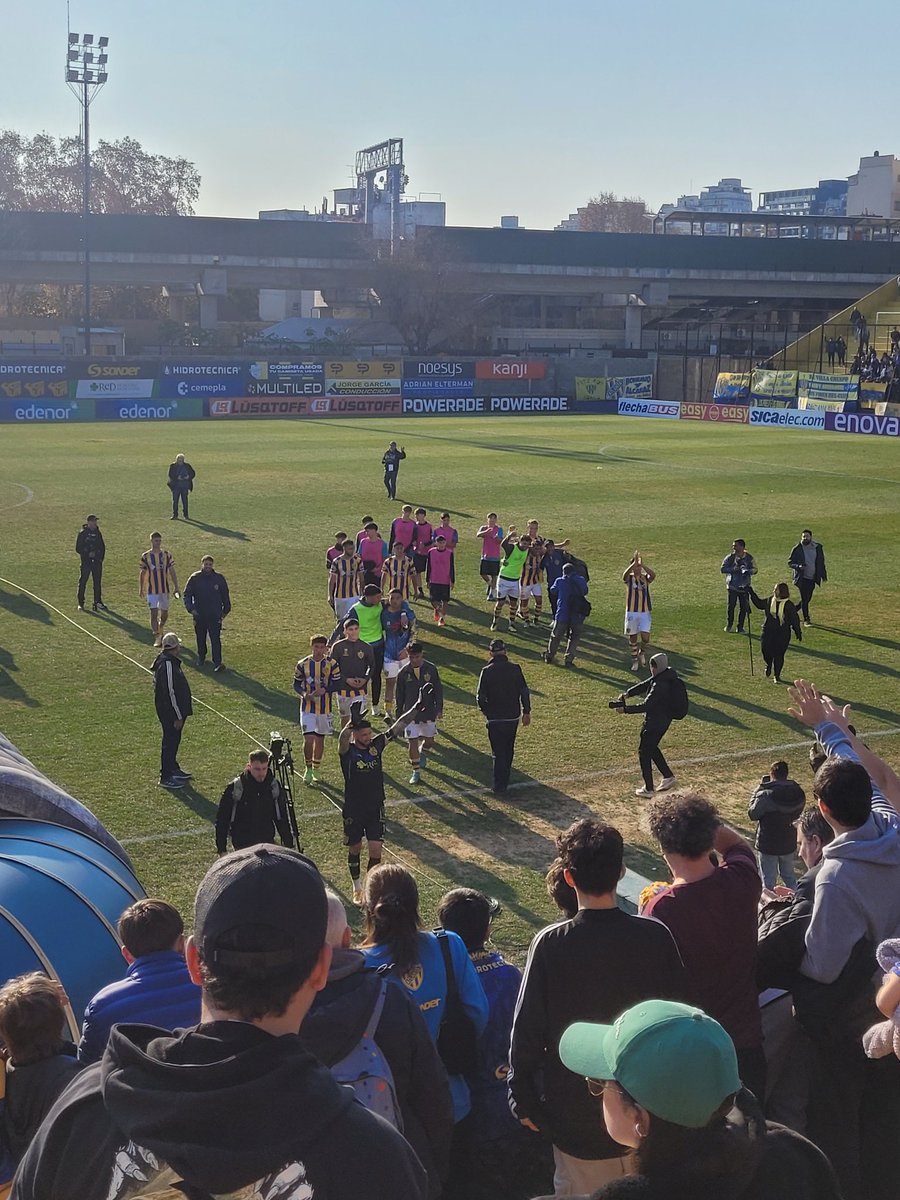 Atlanta ganó, gustó y goleo a Arsenal por 4 a 0 con goles de Ambrogio, Dellarossa, Bisanz y Tolosa. El partido fue accidentado hubo 3 expulsados de Arsenal, 2 de Atlanta y Fara se fue lesionado.
Primera goleada en el torneo contra el último.
El futuro parece encantador