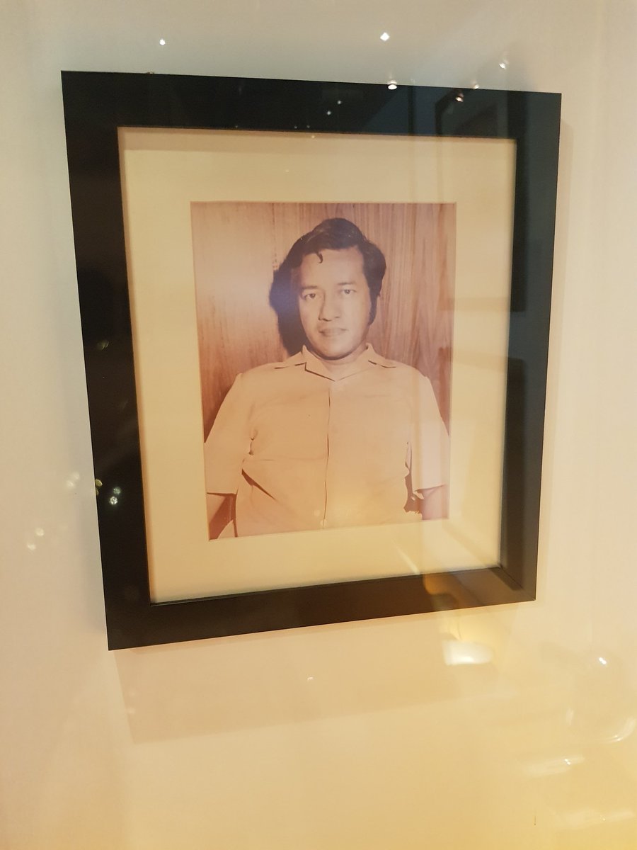 AzfarinazAmran's tweet photo. Sempena umur Tun M 100 tahun. Kita singgah sini. Mengimbas nostalgia Tun di Lorong Kilang Ais. https://t.co/mRdPBxfpeS