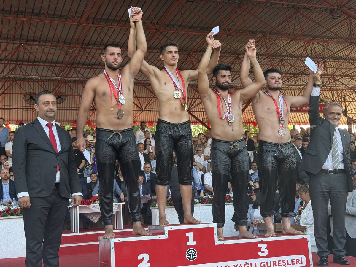 Edirne’de 664. kez düzenlenen UNESCO’nun somut olmayan kültür mirası listesinde bulunan Tarihi Kırkpınar Yağlı Güreşleri’nde ABB ASKİ SPOR adına dualı çayıra çıkan pehlivanlarımız; 

🥈Feyzullah Aktürk Başpehlivan ikincisi, 

🥇Barış Kemal deste orta boy birincisi, 
🥉İsmail Sait