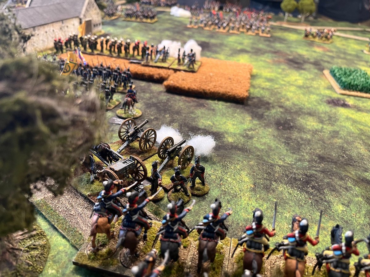 tomjmegan's tweet image. Day 2 - Waterloo.
The main event.
Thunderous clashes of cavalry, with relentless grind of brutal infantry combat across the length of the front.
My British Foot Guards alongside 3rd British Inf Div held the centre..but only just.
Breathtakingly tense & great fun!
#Wargaming