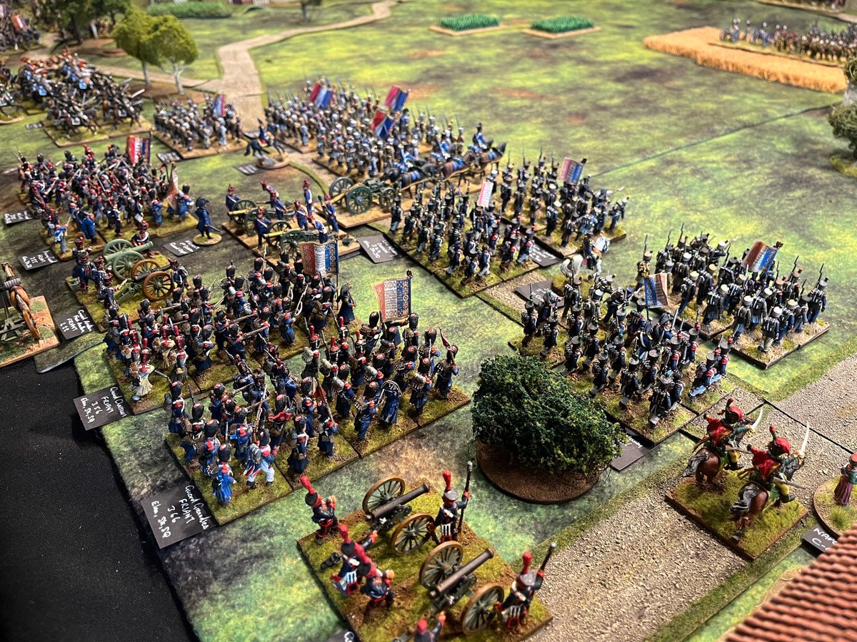 tomjmegan's tweet image. Day 2 - Waterloo.
The main event.
Thunderous clashes of cavalry, with relentless grind of brutal infantry combat across the length of the front.
My British Foot Guards alongside 3rd British Inf Div held the centre..but only just.
Breathtakingly tense & great fun!
#Wargaming