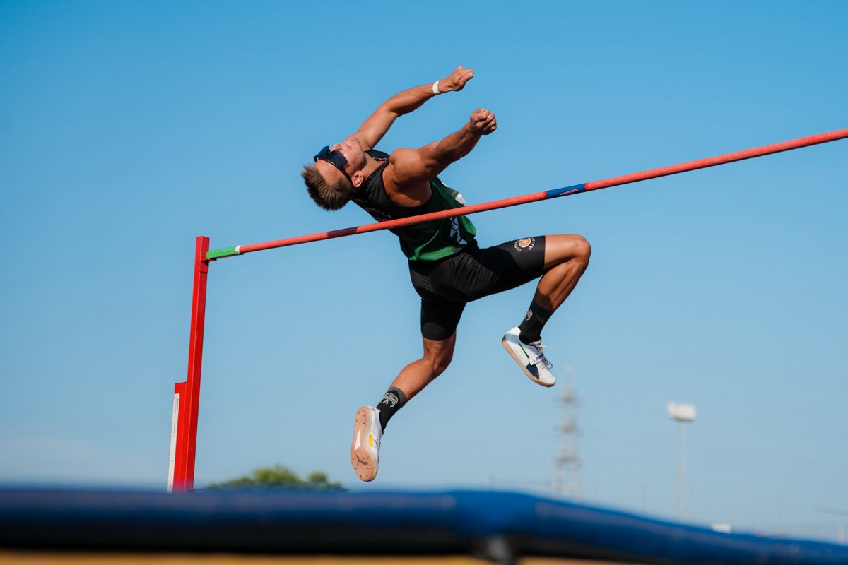 Más coronas en el #CEatletismoSub23 💥

🚹 Altura 🥇 David González 📏 2.22m 
👉🏼 Revalida título ✔️ con marca personal
👉🏼 Desde 2011 no se saltaba 2.18m o más en este campeonato 🤯
👉🏼 10ª mejor marca 🇪🇸 sub23 de siempre

🚹 3000m obst. 🥇 Rubén Leonardo ⏱️ 8:39.97
👉🏼 Se impone al