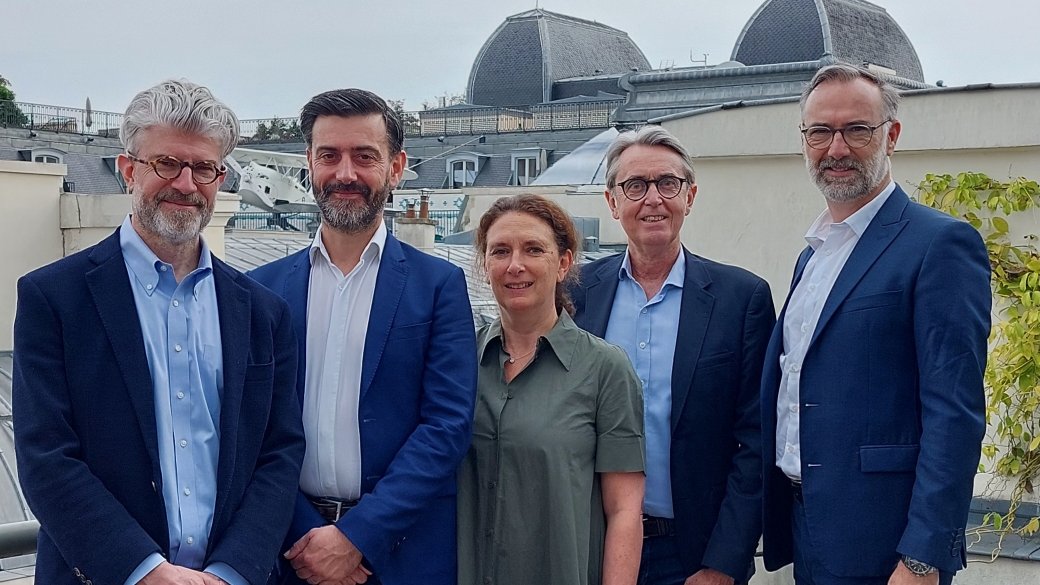 lafnim (@lafnim) on Twitter photo D’ici à 2027, la France devrait céder sa 2e place au Royaume-Uni parmi les grands marchés européens du #médicament, selon le « Panorama IQVIA 2025 du marché français de la santé », présenté lors de la Matinale de la #FNIM : urls.fr/lKfjq8
<a href="/health20Paris/">Denise Silber - BasilStrategies - VRforHealth</a> <a href="/EricPhelippeau/">Eric Phélippeau</a> D’ici à 2027, la France devrait céder sa 2e place au Royaume-Uni parmi les grands marchés européens du #médicament, selon le « Panorama IQVIA 2025 du marché français de la santé », présenté lors de la Matinale de la #FNIM : urls.fr/lKfjq8
<a href="/health20Paris/">Denise Silber - BasilStrategies - VRforHealth</a> <a href="/EricPhelippeau/">Eric Phélippeau</a>