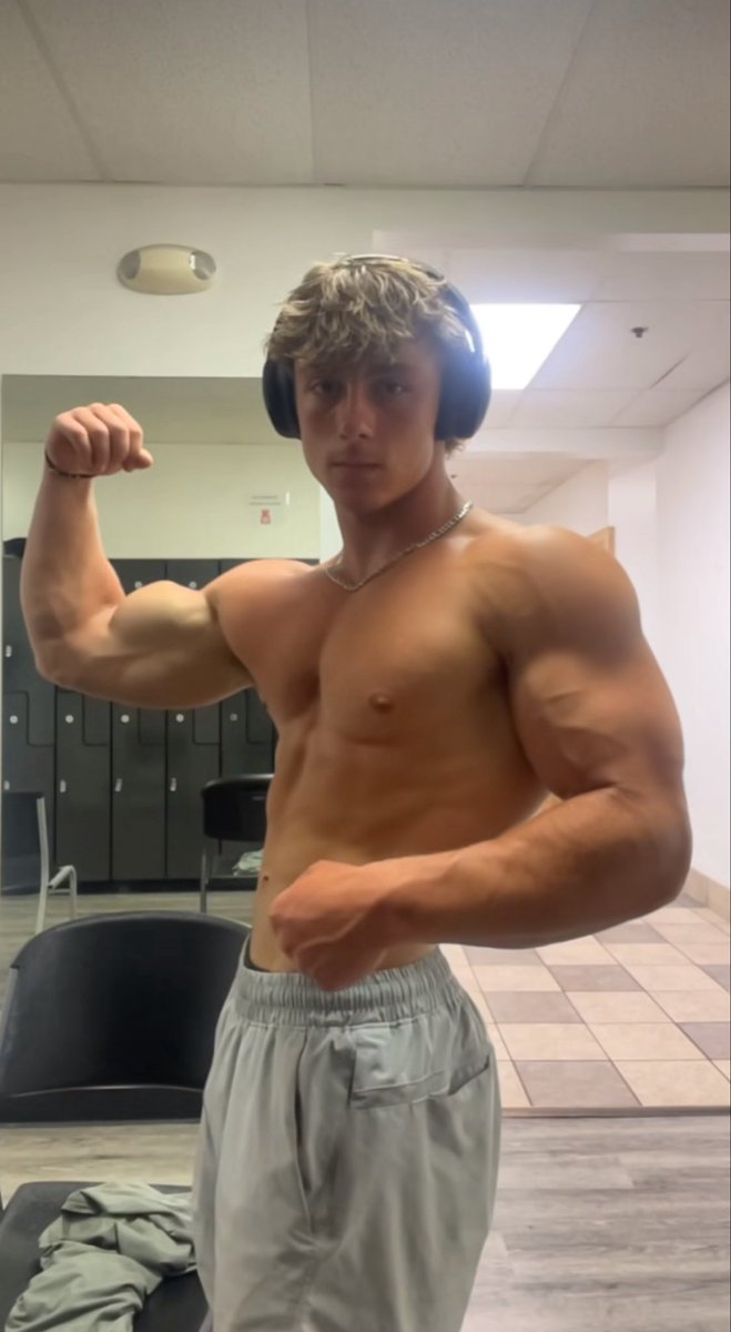 Submit to the flex 💪🏻