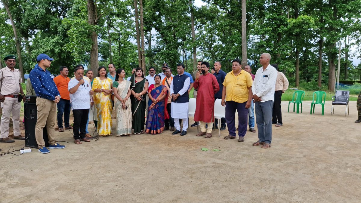 Padma Charan Haiburu (@haiburupadma) on Twitter photo ୭୭ ତମ ବନ ମହୋତ୍ସବ ସପ୍ତାହ ପାଳନ ଅବସରରେ ମୋ ନିର୍ବାଚନ ମଣ୍ଡଳୀ ଠାକୁରମୁଣ୍ଡା ଠାରେ ବୃକ୍ଷ ରୋପଣ କାର୍ଯ୍ୟକ୍ରମରେ ମୋର ବନ୍ଧୁ ମାନ୍ୟବର ଜଙ୍ଗଲ ପରିବେଶ ମନ୍ତ୍ରୀ ଗଣେଶ ରାମ୍ ସିଂ ଖୁଣ୍ଟିଆ ମହୋଦୟ ଯୋଗଦେଇଥିଲେ
<a href="/BJP4Odisha/">BJP Odisha</a> <a href="/MohanMOdisha/">Mohan Charan Majhi</a> <a href="/narendramodi/">Narendra Modi</a> ୭୭ ତମ ବନ ମହୋତ୍ସବ ସପ୍ତାହ ପାଳନ ଅବସରରେ ମୋ ନିର୍ବାଚନ ମଣ୍ଡଳୀ ଠାକୁରମୁଣ୍ଡା ଠାରେ ବୃକ୍ଷ ରୋପଣ କାର୍ଯ୍ୟକ୍ରମରେ ମୋର ବନ୍ଧୁ ମାନ୍ୟବର ଜଙ୍ଗଲ ପରିବେଶ ମନ୍ତ୍ରୀ ଗଣେଶ ରାମ୍ ସିଂ ଖୁଣ୍ଟିଆ ମହୋଦୟ ଯୋଗଦେଇଥିଲେ
<a href="/BJP4Odisha/">BJP Odisha</a> <a href="/MohanMOdisha/">Mohan Charan Majhi</a> <a href="/narendramodi/">Narendra Modi</a>