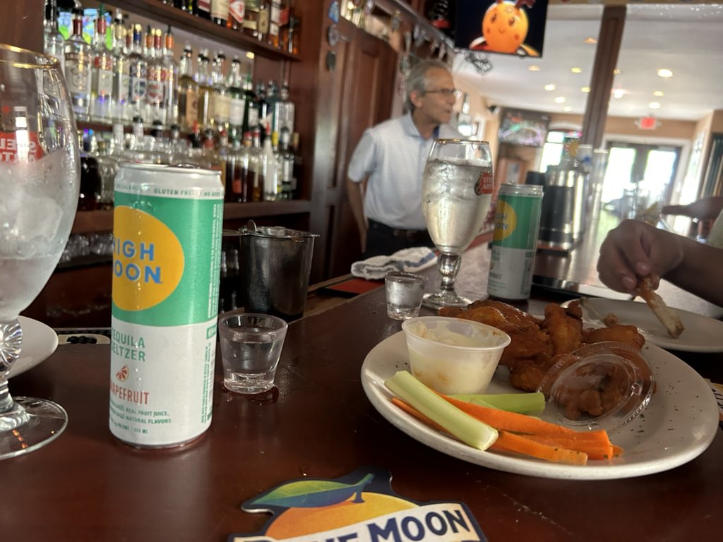 Ladies and gentlemen: we are back at THE BEST BAR IN AMERICA. 🇺🇸 #independenceday2025