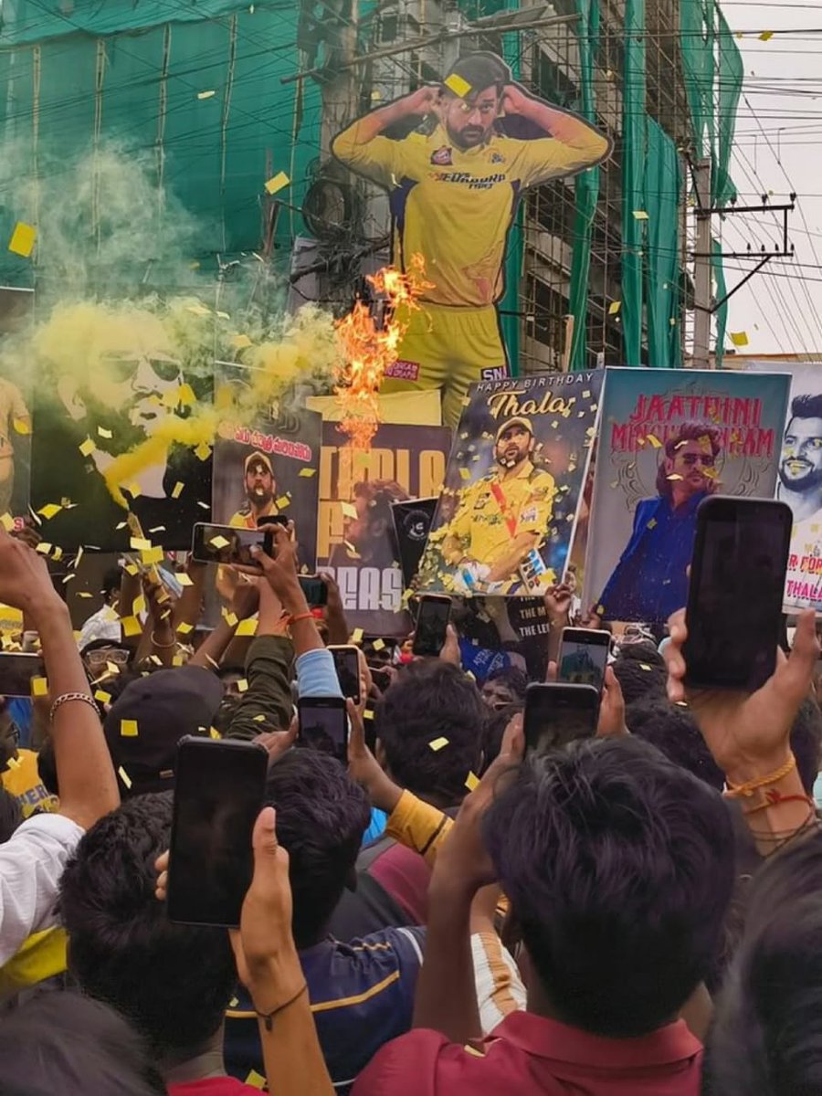 AtcharthaVasu's tweet photo. #DhoniTheDemiGod   #HappyBirthdayThala #HappyBirthdayDhoni #DhoniBday @msdhoni https://t.co/hxx1eytYrI