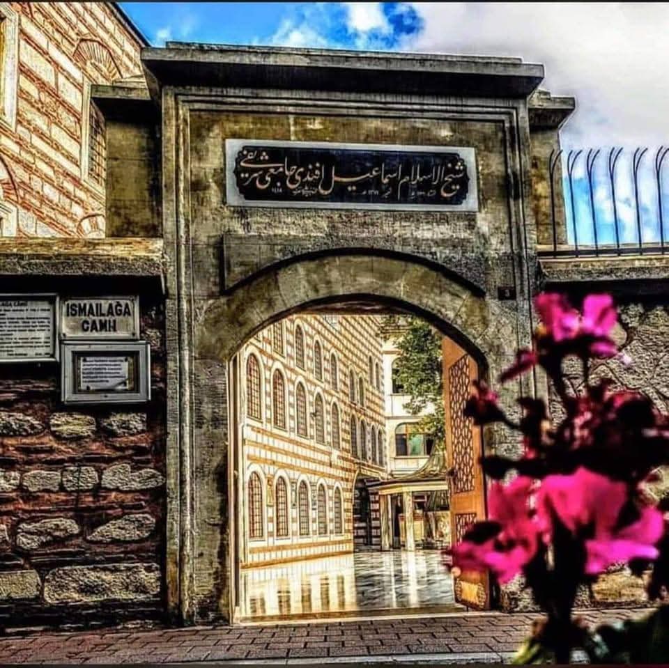 Emrah Emrullah ÖZBAY (@emrahemrullahz1) on Twitter photo <a href="/MuhittinOdemis/">Muhittin ÖDEMİŞ</a> Yaptıkları en büyük iftiralardan biride Mahmud Efendiyi terk ettiler,O'nu unutturuyorlar,
Allah dan korkun.
Usül belli,yol belli,kapı belli.
Aile belli birde kendinize bakın.
Ne usül dediniz,ne yol,ne kapı,
yetmedi Aileyede düşman ettirdiniz milleti.
İstismarcılar <a href="/MuhittinOdemis/">Muhittin ÖDEMİŞ</a> Yaptıkları en büyük iftiralardan biride Mahmud Efendiyi terk ettiler,O'nu unutturuyorlar,
Allah dan korkun.
Usül belli,yol belli,kapı belli.
Aile belli birde kendinize bakın.
Ne usül dediniz,ne yol,ne kapı,
yetmedi Aileyede düşman ettirdiniz milleti.
İstismarcılar