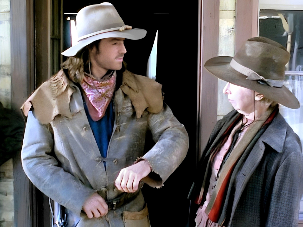 Magnificent7TV's tweet image. Vin: Why'nt I see you over there?
Nettie: Well, much obliged. I ain't used to gentlemanly behavior.
Vin: Ah, hell, I ain't no gentleman, ma'am. I think a woman of your courage deserves an escort.
Episode: The Collector
#EricClose #AnneHaney #Magnificent7TV