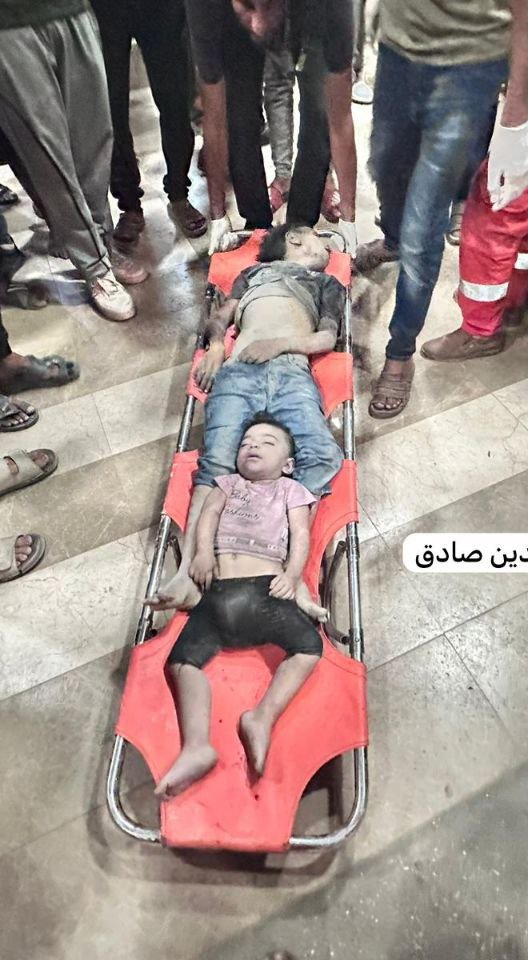 اطفال ياعالم يا منافق تبااااالكم للانسنياتكم...