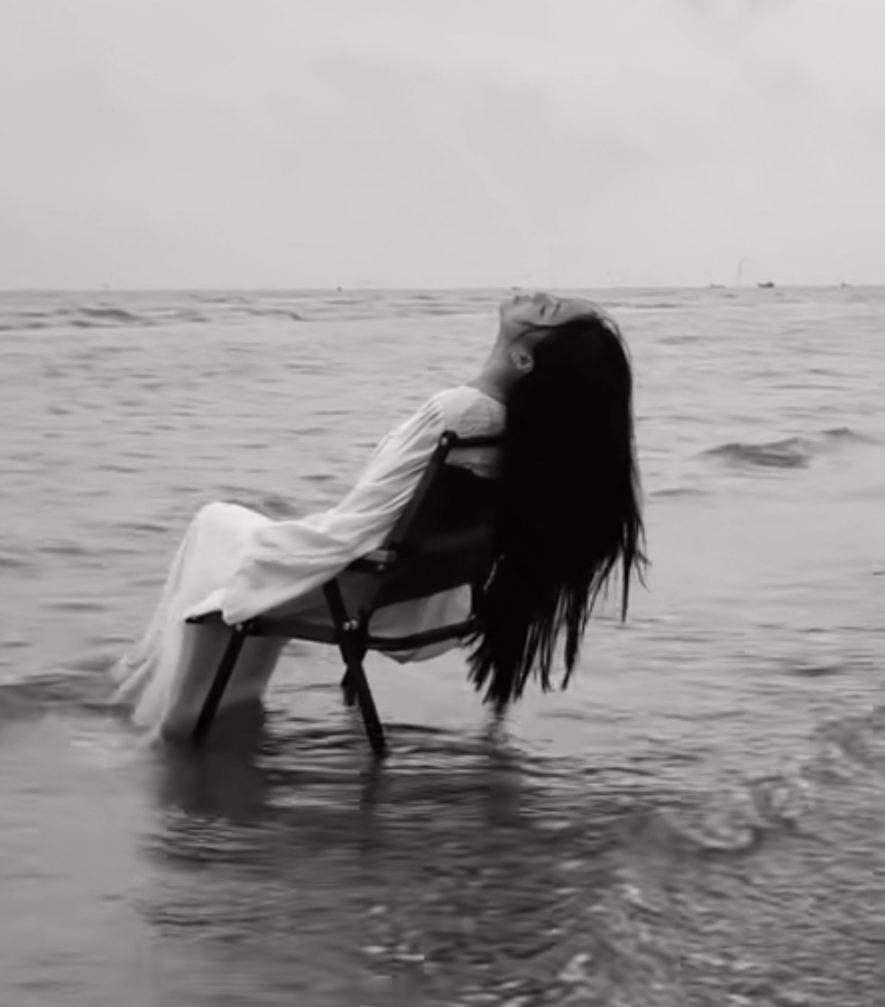 À toutes nos étoiles qui se sont éteintes mais qui font briller plus fort le ciel nocturne. On ne pourra jamais oublier la tempête de votre départ. 🖤