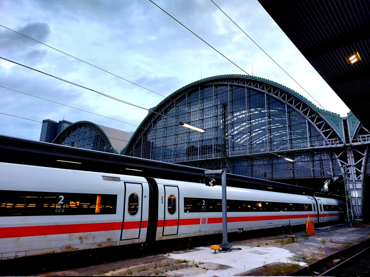 WhyWorryNow_'s tweet image. Nach dem Chaos vor zwei Tagen fühlt sich meine heutige Reise mit der Bahn fast schon romantisch an.