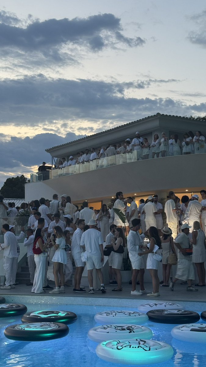 AlexBlocksource's tweet image. A strong few days in Cannes.

Plenty of overdue conversations, fresh perspective, and a clearer sense of where things are heading.