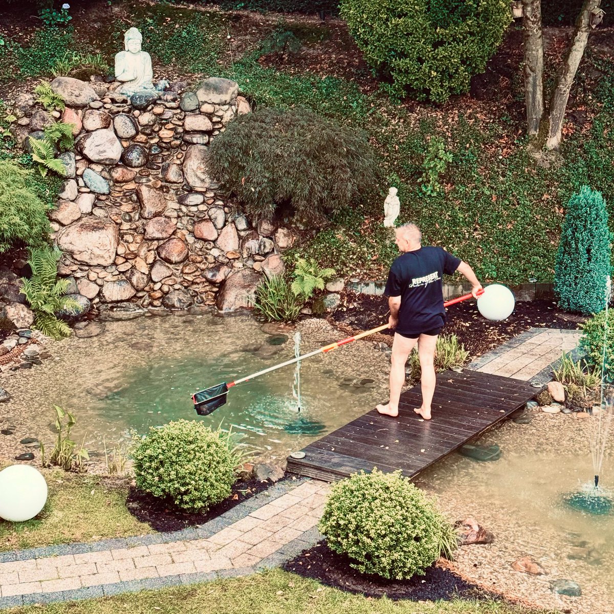 After a heavy party weekend in Finland and Norway ….. straight back to a Sunday evening garden work 🤪😅🤪