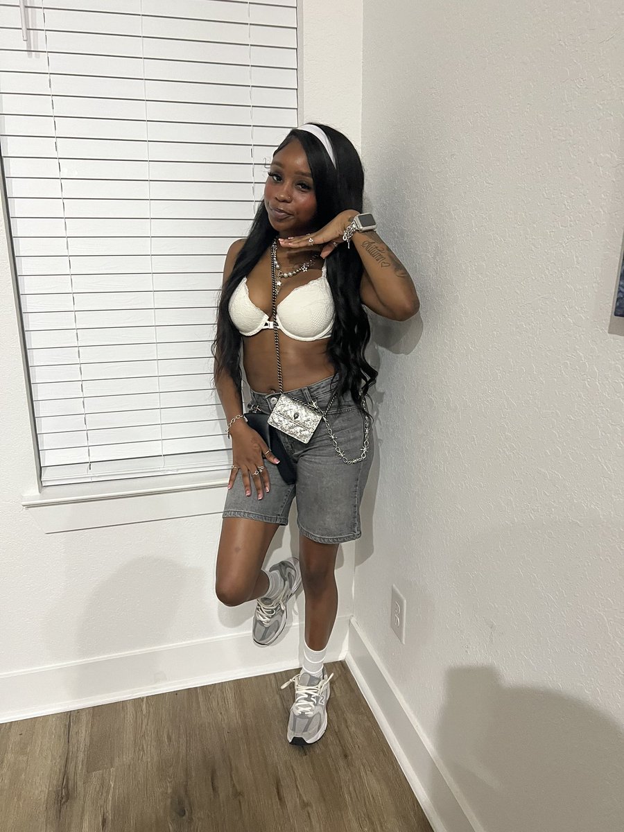 armanidenayyy_'s tweet photo. bad to the bone 😝😇 https://t.co/fBHFxJdb7V