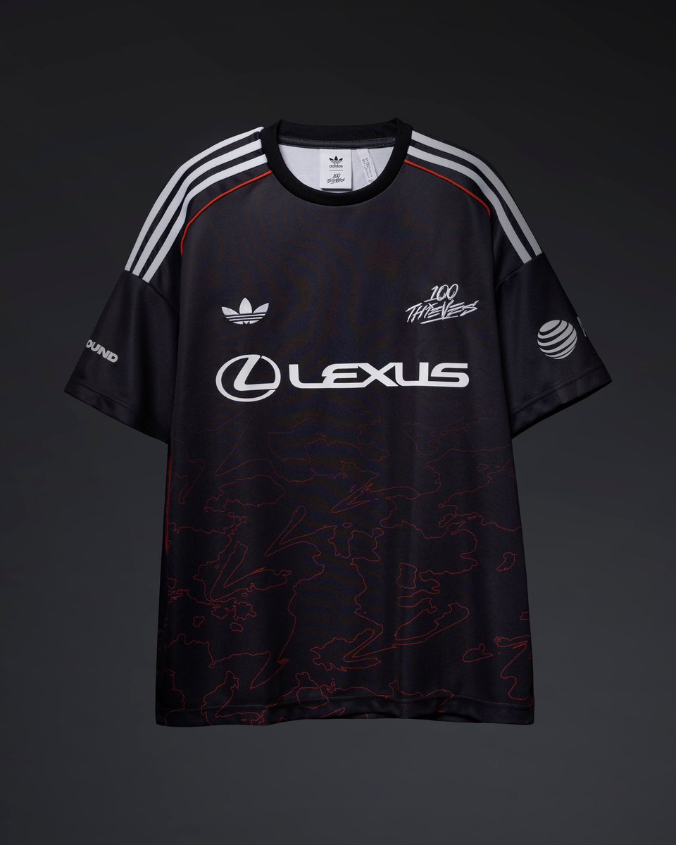 100Thieves's tweet image. The @adidasoriginals x 100 Thieves 2025 Worlds Jersey. A championship jersey built to last, made to support our teams as they battle it out globally.

Featuring an oversized fit with a ribbed collar, embroidered logos, classic adidas stripes, and an updated gradient geo-print in…