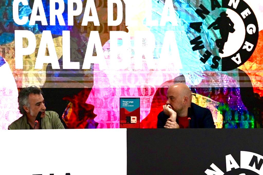 🩸 En la Carpa de la Palabra la literatura se tiñó de rojo.
Nacho Guirado presentó "Sangre paga sangre", un thriller visceral acompañado por Miguel Barrero.
📸 Crimen, tensión y palabras bien afiladas.