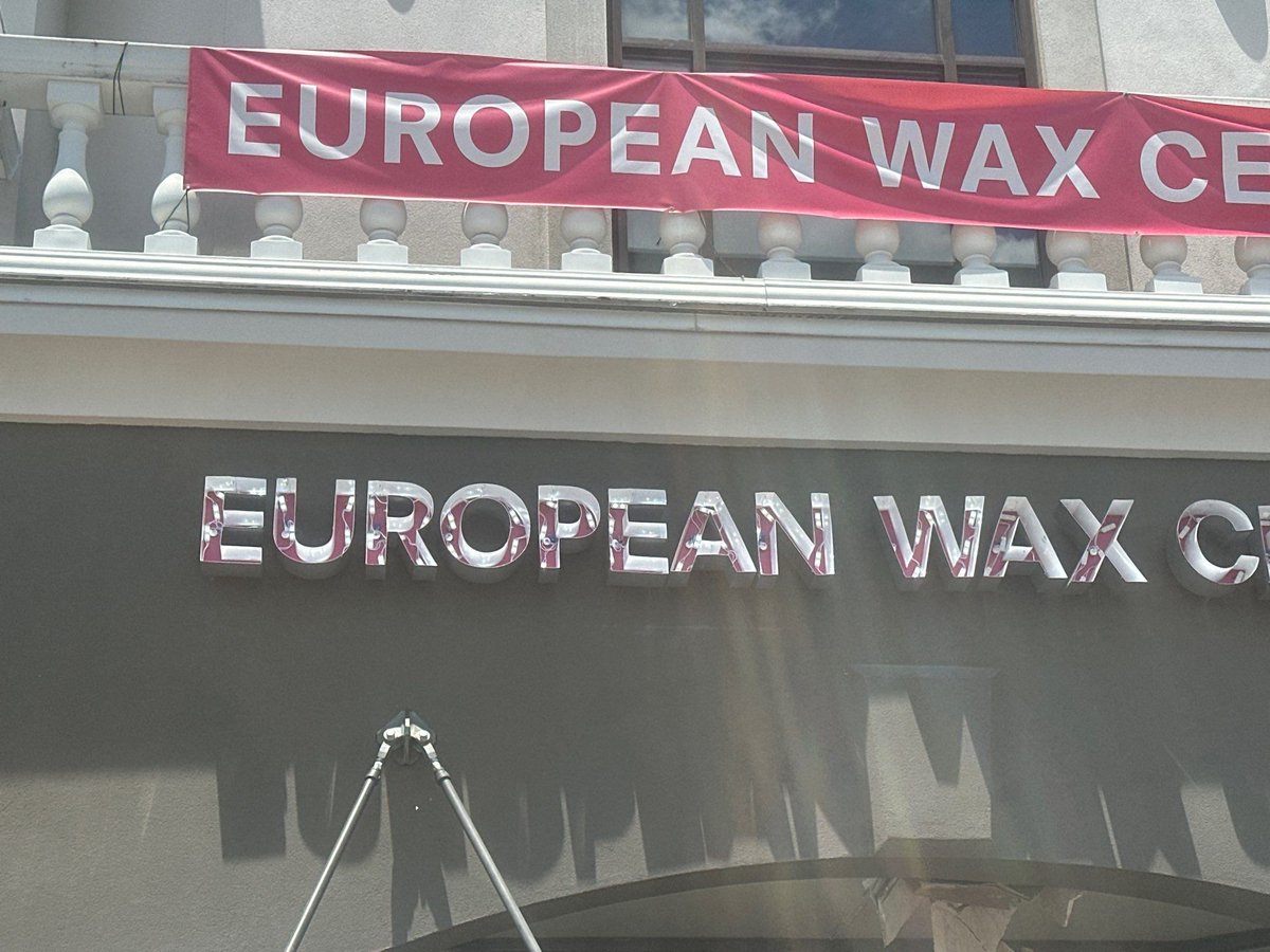 DirtGorillaz's tweet image. The Dirt Gorillaz Savage Signage Crew crafts stunning channel letter signs that turn heads! ✨ From bold designs to flawless installations, we illuminate your brand, perfect for corporate facades! 🌺 Call us your signage artisans! 🎉#DirtGorillaz #SignageArt #BrandBoost