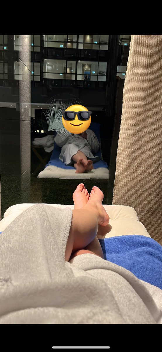 findomqueenlisi's tweet photo. Heute entspannt eure Göttin noch, ihr Loser seid hoffentlich schon bereit morgen wieder brav arbeiten zu gehen um mein Geld zu verdienen 🐖💵
#slave #sklave #geldschwein #feet #füsse #fussbilder #duschwein #duloser #findomqueen #queen #göttin #paypig #paypal https://t.co/LluXqqg7Ci