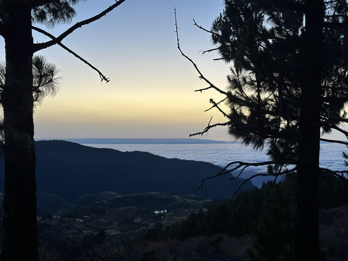 SamGuichelaar's tweet image. Watching the sunset above the clouds in Gran Canaria.