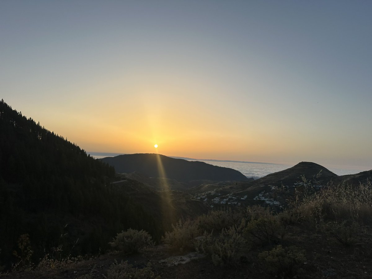 SamGuichelaar's tweet image. Watching the sunset above the clouds in Gran Canaria.