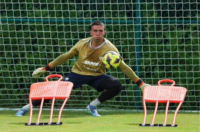🚨🚨🚨🚨🚨🚨🚨🚨🚨

Alex Padilla fuera de Pumas. 

El arquero mexicano regresa al Athletic de Bilbao luego de unas vacaciones de seis meses en la Ciudad de México. 

#AlexPadilla #Pumas #LigaMx