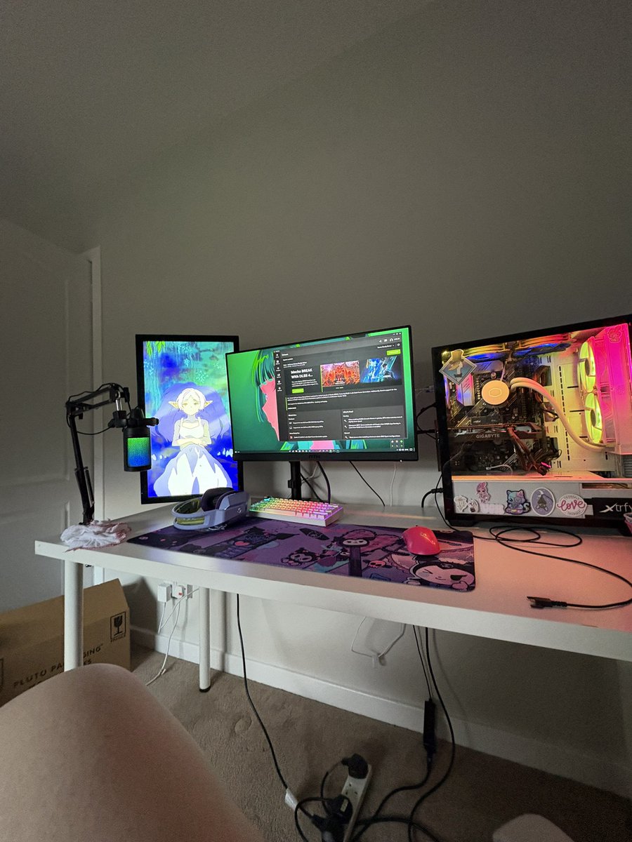 Anyone have office/gaming space inspiration for me?