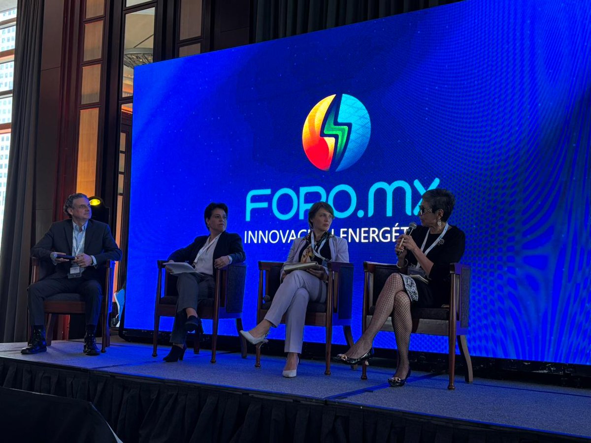 Voz Experta (@vozexpertamx) on Twitter photo ¡Expertas a la vista en el Foro.Mx Innovación Energética!
🎙️ La Voz Experta <a href="/analiliamoreno/">Ana Lilia Moreno ن🇺🇦</a> abordó los desafíos a nivel subnacional
⚡ Las Voces, <a href="/AlmaAPorresLuna/">Alma América Porres Luna</a> y <a href="/RosanetyBarrios/">Rosanety Barrios</a>, y la experta Laura Sima hablaron sobre el nuevo modelo y seguridad energética ¡Expertas a la vista en el Foro.Mx Innovación Energética!
🎙️ La Voz Experta <a href="/analiliamoreno/">Ana Lilia Moreno ن🇺🇦</a> abordó los desafíos a nivel subnacional
⚡ Las Voces, <a href="/AlmaAPorresLuna/">Alma América Porres Luna</a> y <a href="/RosanetyBarrios/">Rosanety Barrios</a>, y la experta Laura Sima hablaron sobre el nuevo modelo y seguridad energética
