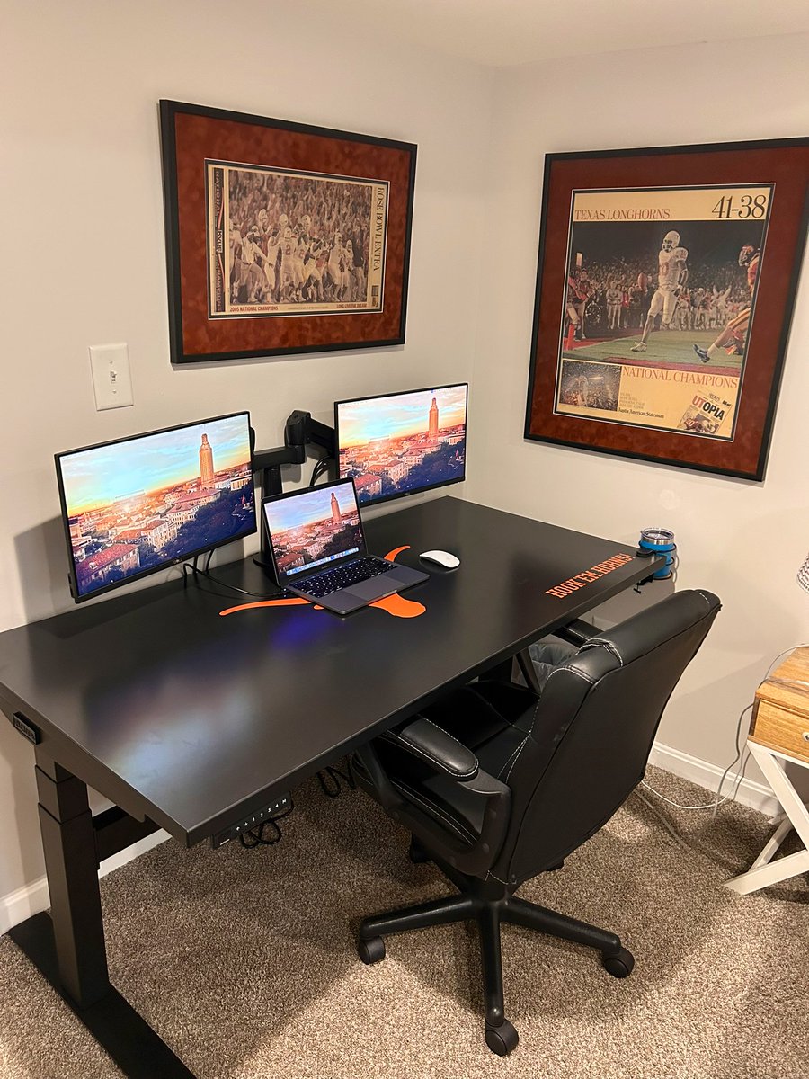 kyleumlang's tweet photo. Just upgraded my home office with a Texas Longhorn standing desk from @UPLIFTDesk!
If you WFH and love college football, you HAVE to check out their all new Collegiate Collection β https://t.co/0nlAxUClFO
#UPLIFTDesk #HookEm
#CollegiateCollection π€π½ https://t.co/SCt9ovayZB
