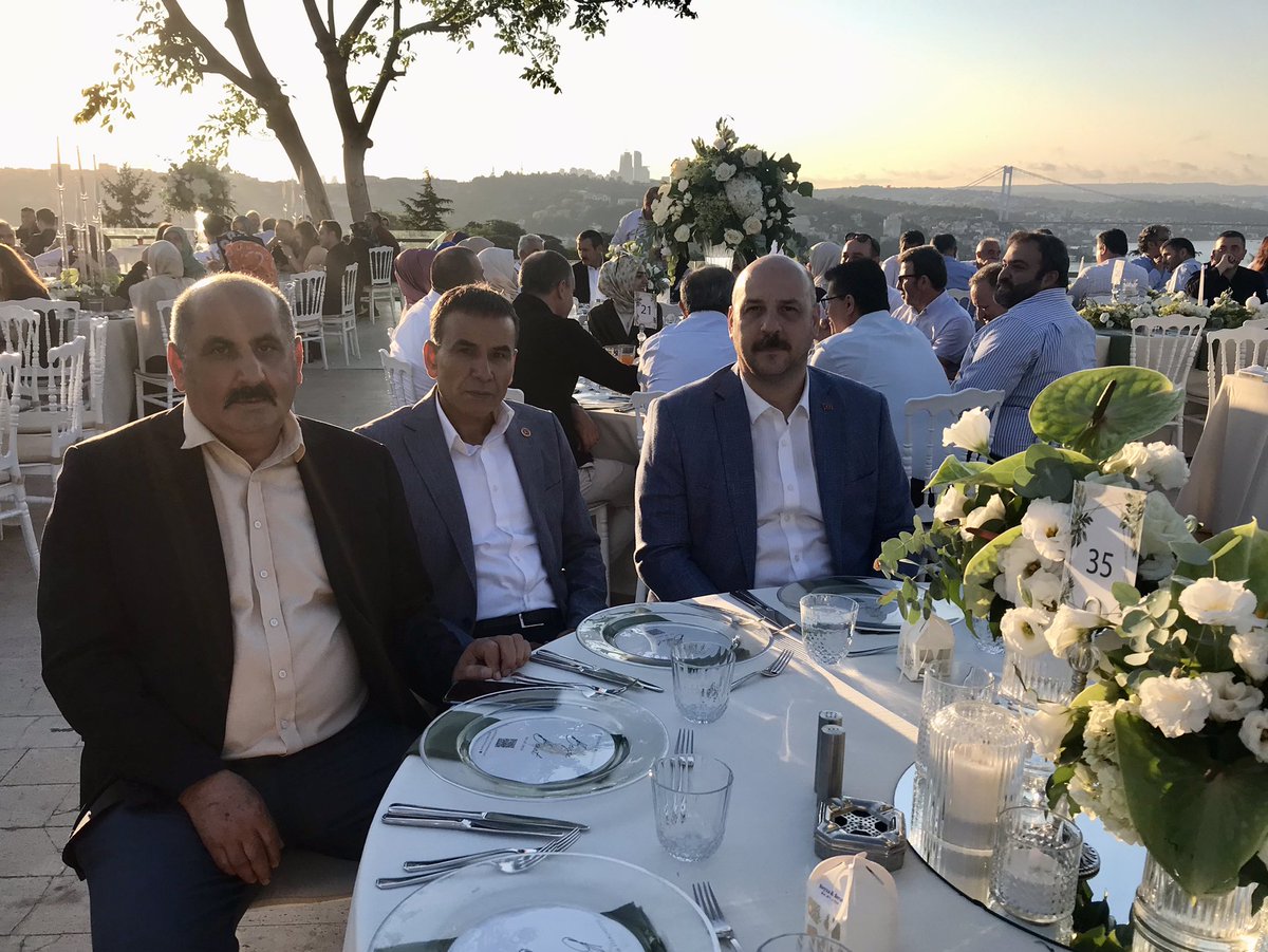 İlçe Başk Sn <a href="/NaimOzcetekin/">Naim Özcetekin</a> 
Beld Meclis Üyelerimiz 
Sn Davut Uyguntürk , 
Sn. <a href="/ceker_zeki/">Zeki Çeker</a> ,
Üsküdar İlçe Milli Eğitim Müdürümüz Sn Semih Durmuş'un kıymetli evladı Beyza Durmuş ve Ak Parti Meclis Üyesi Sn Muammer Çolak’ın kıymetli yeğeni Berat  Çolak ‘ın nikah törenine katılım