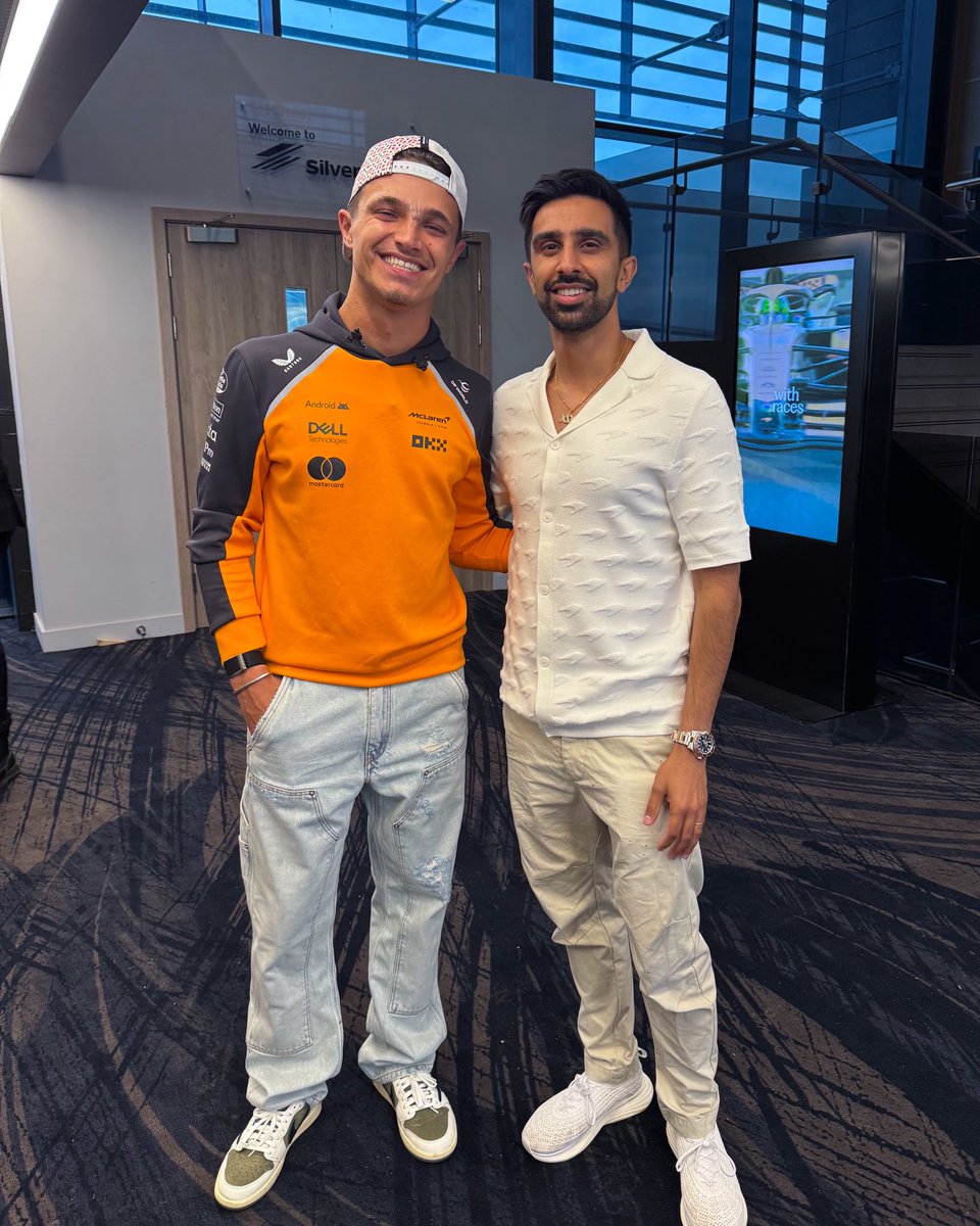 Vikkstar123's tweet image. Your favourite Warzone duo 🫡