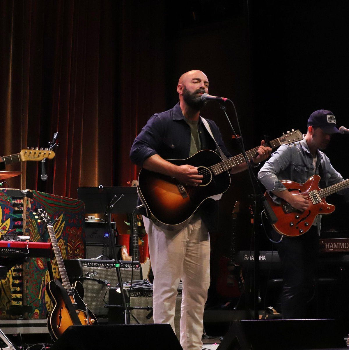 MountainStage's tweet image. This week's encore broadcast comes to you LIVE from the Franklin Theatre in Franklin, TN.
Host Kathy Mattea welcomes Todd Snider, Amy Helm, Drew Holcomb & The Neighbors, and Randall Bramblett.
Tune in to an affiliate station near you or find it via the Mountain Stage Podcast.