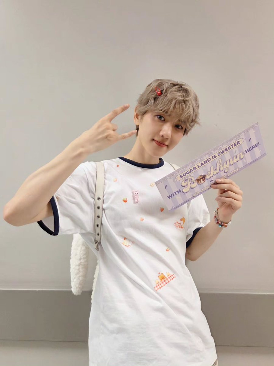 parkyoonhee65's tweet image. #chanbaek #찬백 

Alpha                               His omega
