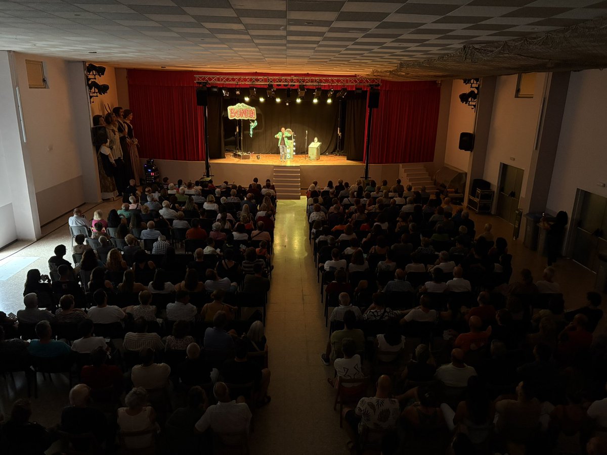 AjVilada's tweet image. Cap de setmana de 🚶🏻♀️ caminada pel pati, teatre amb @enpeyu i futbol de Festa Major 💚 verds VS 🤍 blancs.
Natura, esport, cultura i tradició a casa.
#visitvilada #vilada #elberguedà