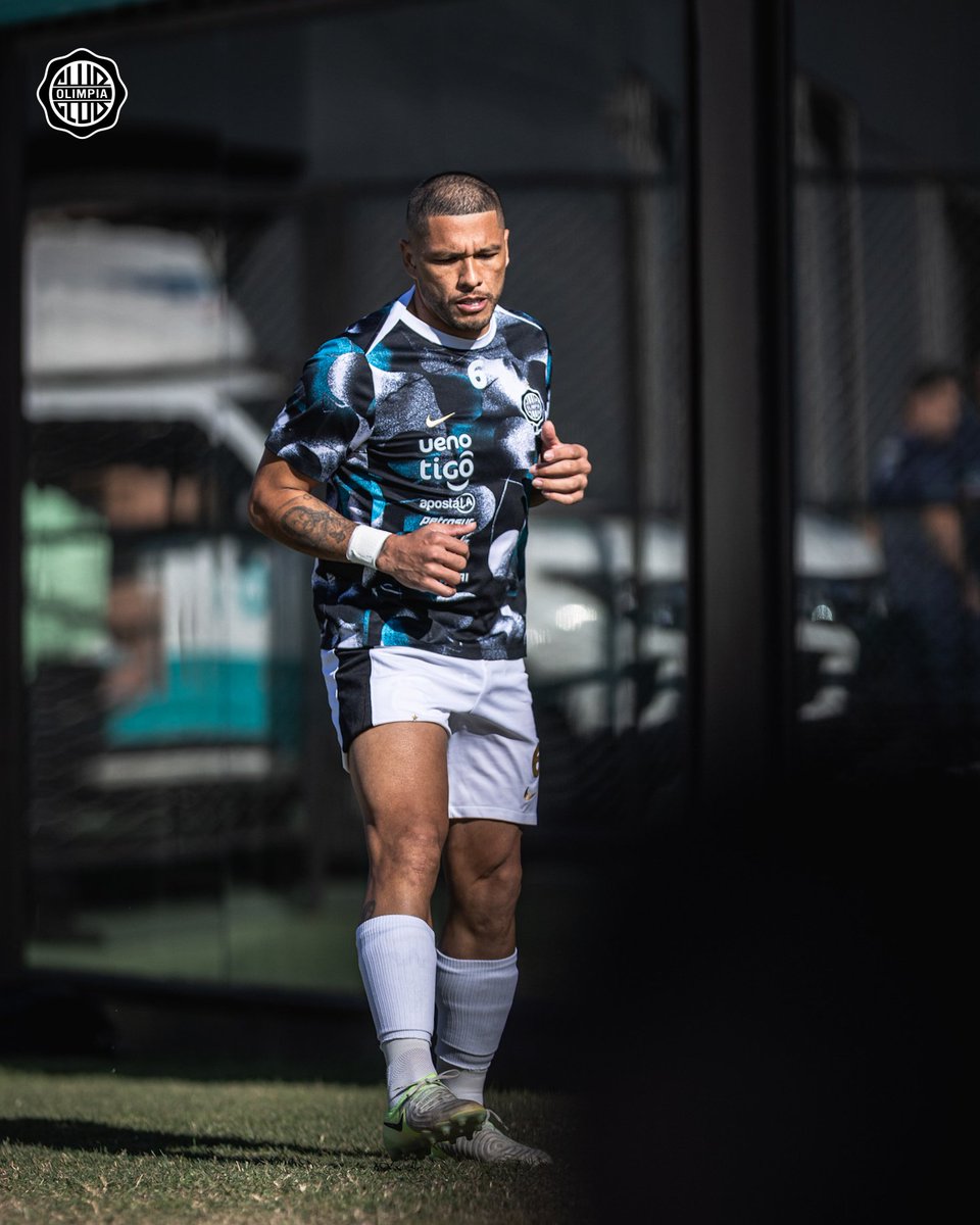 Ensongh1s's tweet image. 26 minutos del primer tiempo y Richard ortiz hasta ahora tiro
 ¡4/4 Pases largos qué terminaron afuera del campo de juego!
Cuanto más le tenemos que aguantar a este muerto de mierda