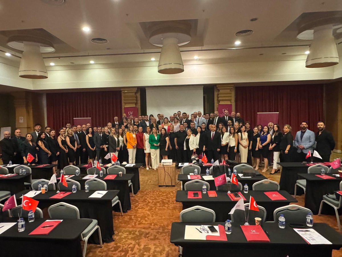 Genel Merkezimize bağlı okullarımızın kıymetli kampüs müdürleri ve kurumsal iletişim ekipleriyle, 2025–2026 eğitim öğretim yılı öncesi stratejik bir hazırlık toplantısı gerçekleştirdik.

Tüm katılımcı arkadaşlarıma özverili katkıları için içtenlikle teşekkür ederim. 
<a href="/umitkalko/">Ümit Kalko</a>